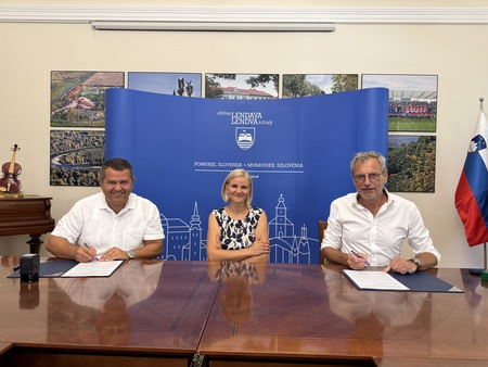Podpis pogodbe. Foto: Občina Lendava