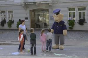 Otroci "zasedli" cesto