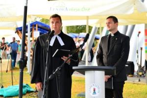 Otvoritev stolpa