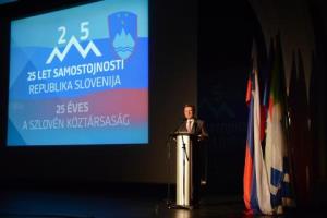 25 let samostojnosti