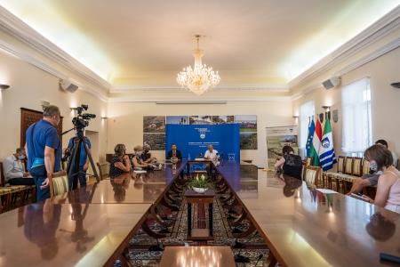 38eff209279d072d69cef8e1bf4abe7a