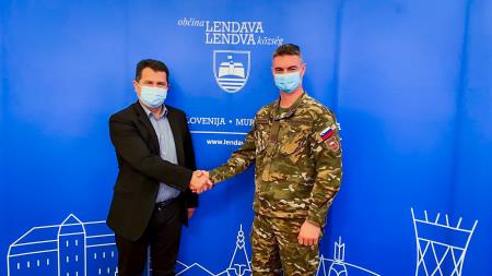 IMG-92ce4c2604a8ae2e66dca686d4238969-V