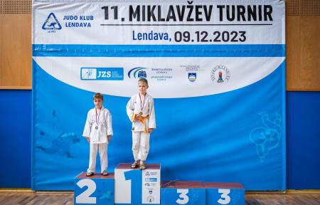 409079139_915154080045324_3153389307240990678_n