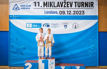 409544775_915154640045268_3317817760493033800_n