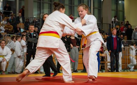 409629245_915153033378762_4173315965239922962_n