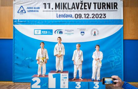 409633346_915154033378662_5941497416764780469_n