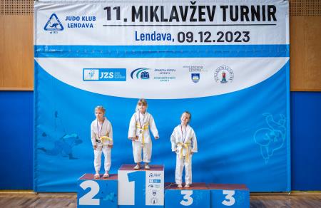 409922252_915153823378683_8848273751333852334_n