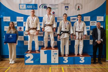 474570176_1182228293337900_1873170496350234332_n