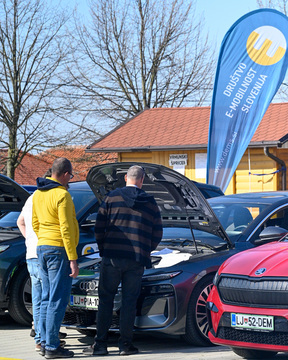 490901209_1236365715156095_2438570439374695450_n